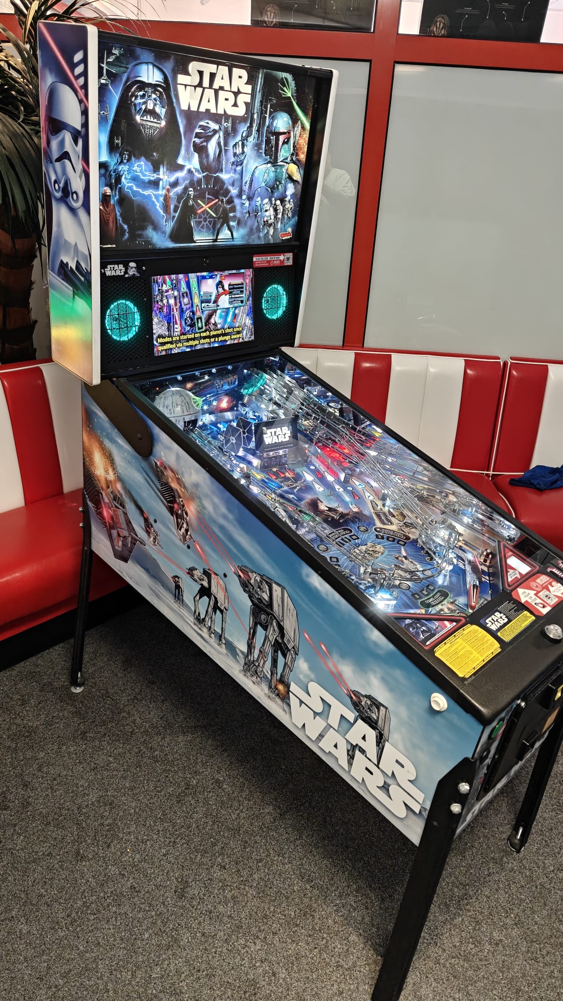 Star Wars Premium Flipper Stern Pinball (Vorführgerät)