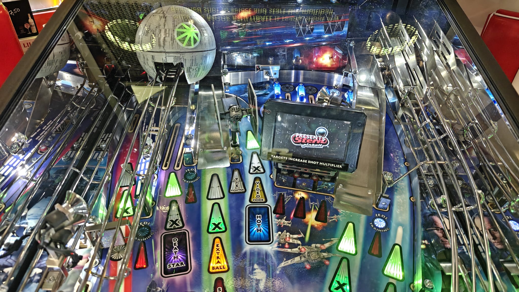 Star Wars Premium Flipper Stern Pinball (Vorführgerät)